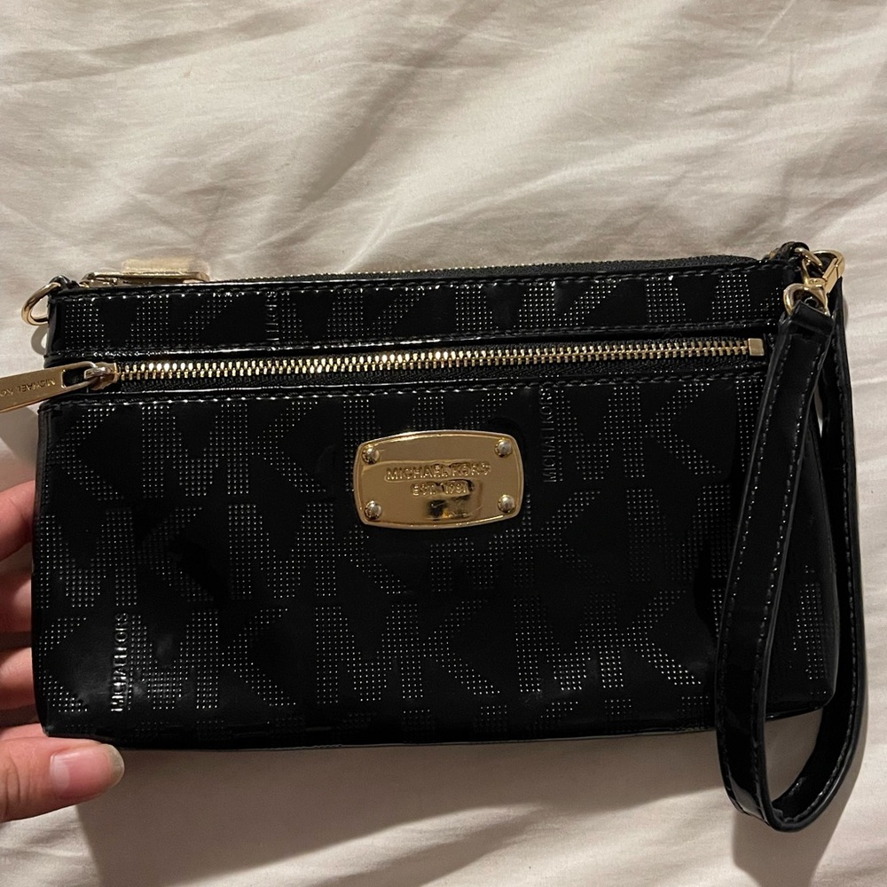 Michael Kors Black Patent Leather Wristlet 🖤